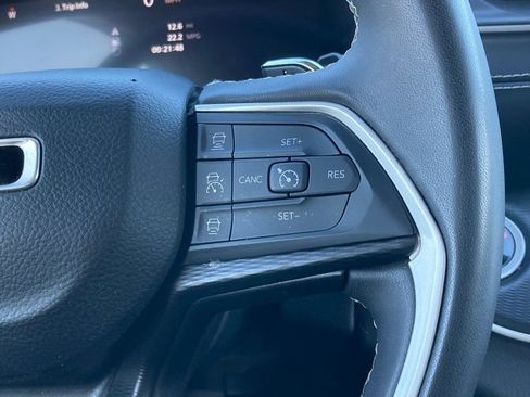 Used 2023 Jeep Grand Cherokee L Laredo image 17