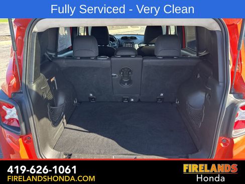 Used 2019 Jeep Renegade Latitude w/ Cold Weather Group FWD image 27