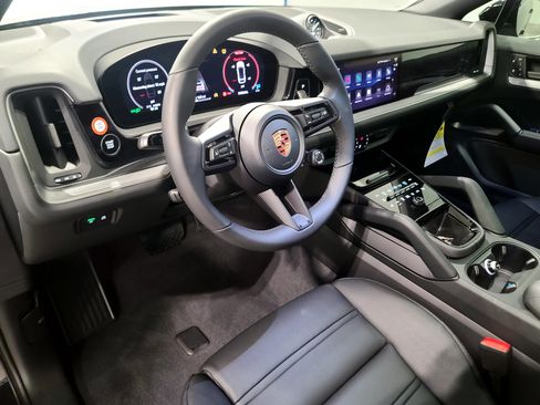 New 2026 Porsche Cayenne Coupe image 4