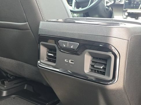 Used 2025 GMC Sierra 3500 AT4 w/ Technology Package AWD/4WD image 20