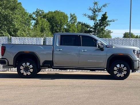Used 2026 GMC Sierra 2500 Denali w/ Technology Package AWD/4WD image 3