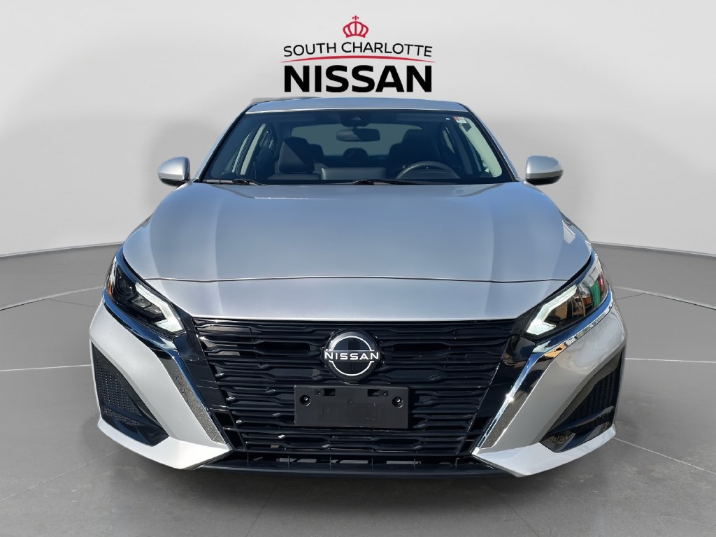 Used 2024 Nissan Altima 2.5 SV w/ SV Premium Package FWD image 2