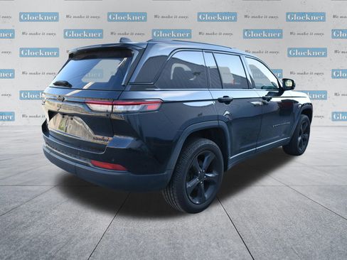 Used 2023 Jeep Grand Cherokee Limited w/ Black Appearance Package AWD/4WD image 4