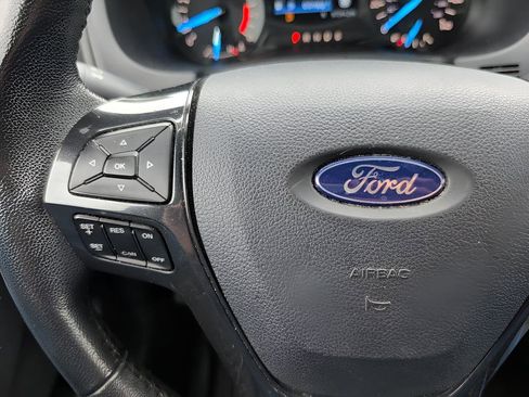 Used 2018 Ford Explorer XLT image 10