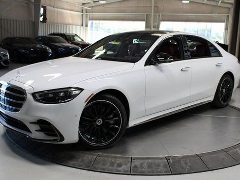 Used 2025 Mercedes-Benz S 580 4MATIC Sedan w/ AMG Line Package image 36