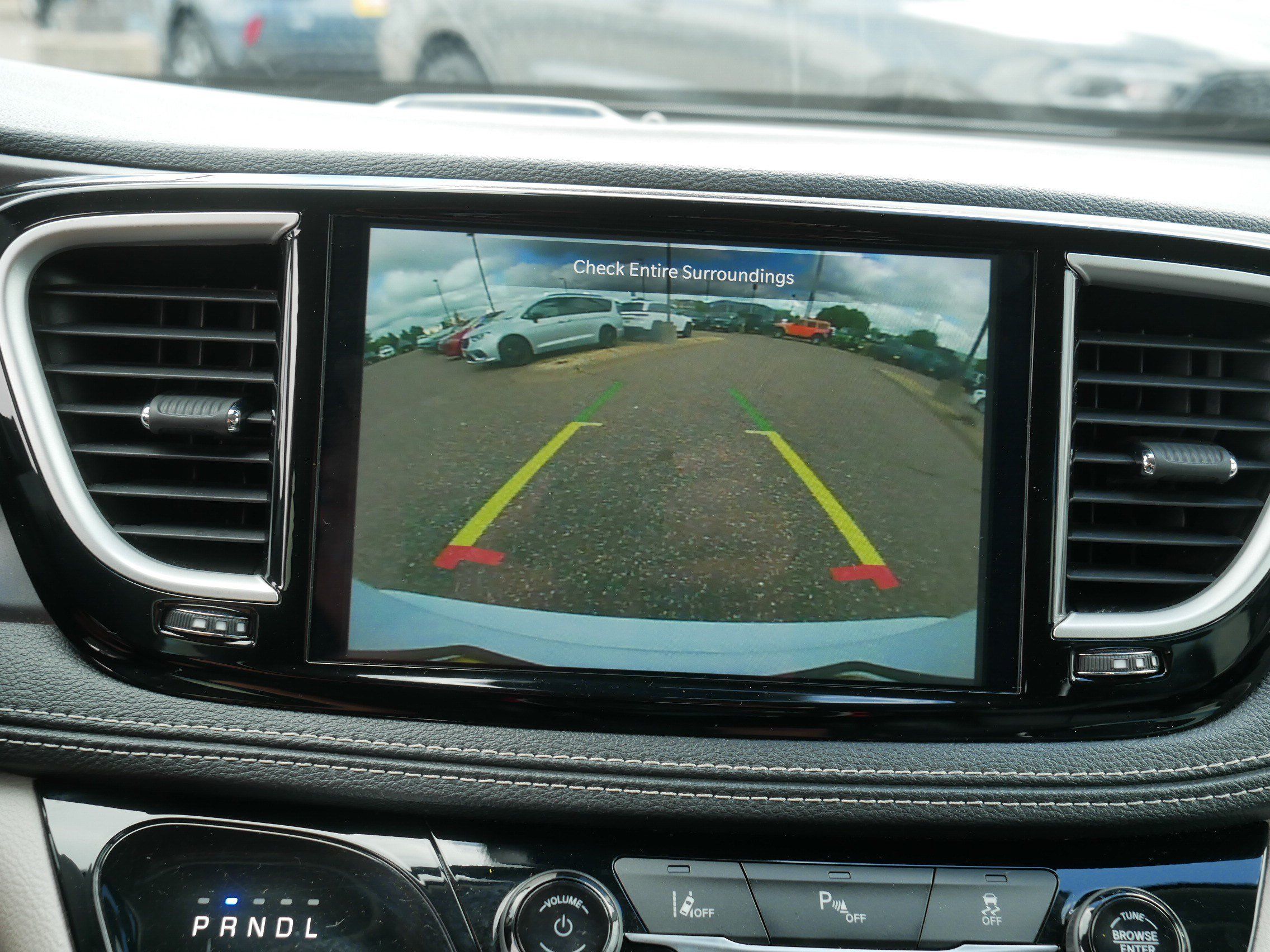 Used 2024 Chrysler Pacifica Limited FWD image 27