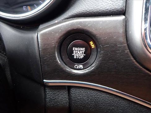 Used 2018 Jeep Grand Cherokee Limited image 25