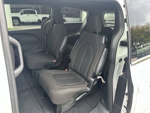 Used 2024 Chrysler Pacifica Touring FWD image 27