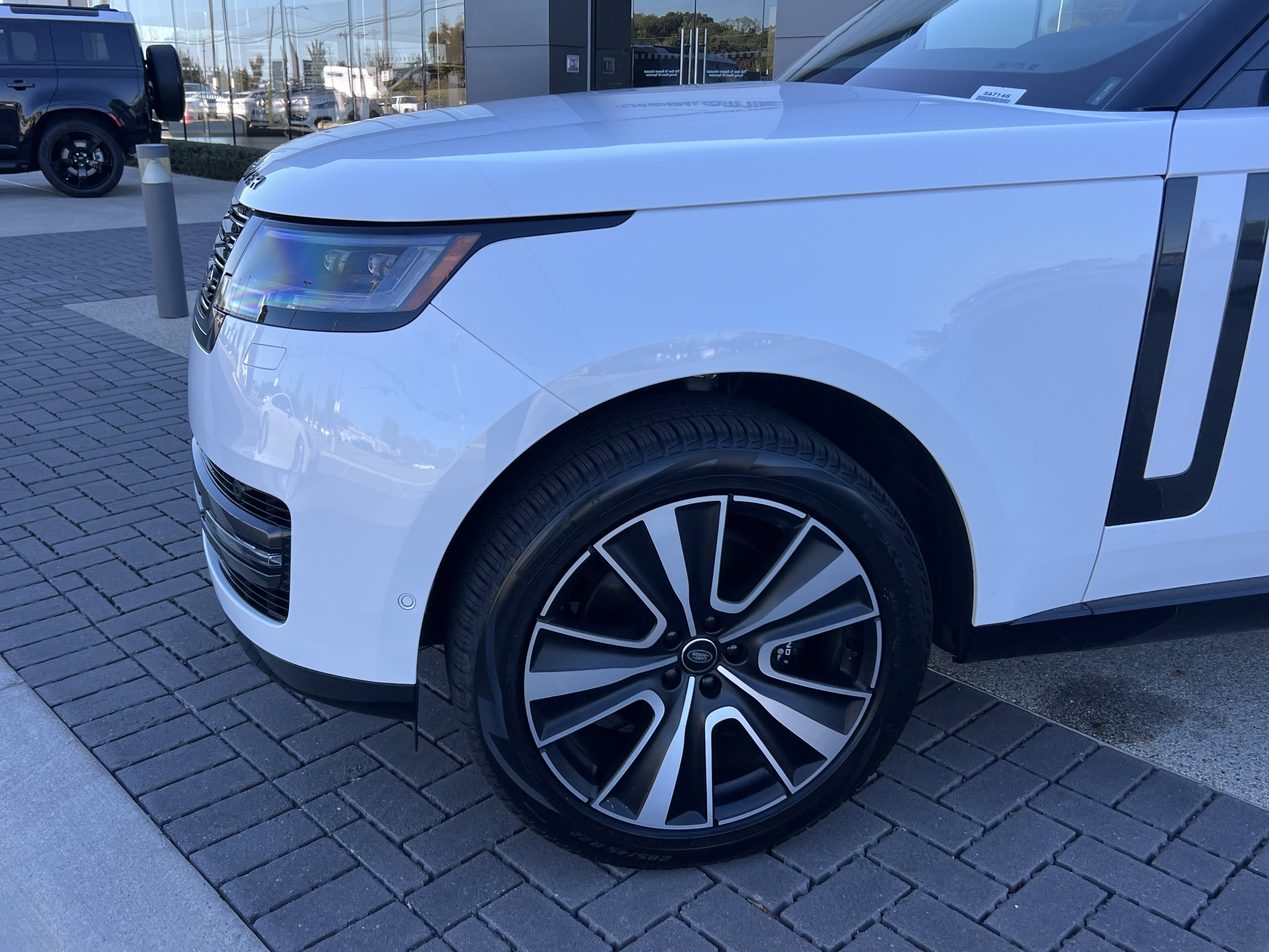 Certified 2025 Land Rover Range Rover SE AWD/4WD image 36