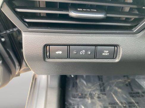 Used 2024 Nissan Altima 2.5 SV FWD image 18