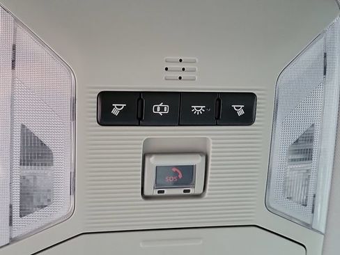 Used 2020 Toyota RAV4 XLE FWD image 30