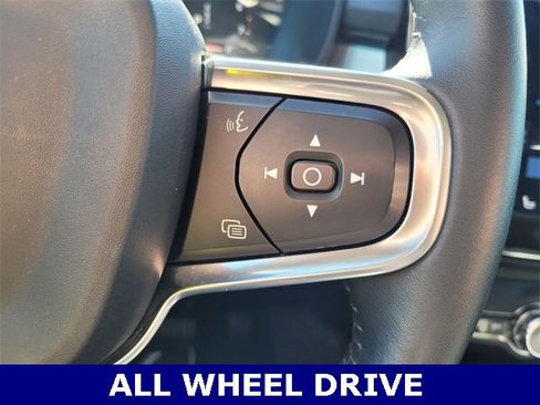 Used 2019 Volvo XC40 T5 Momentum image 25