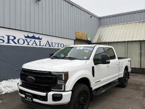 Used 2022 Ford F250 Lariat w/ Black Appearance Pkg image 3