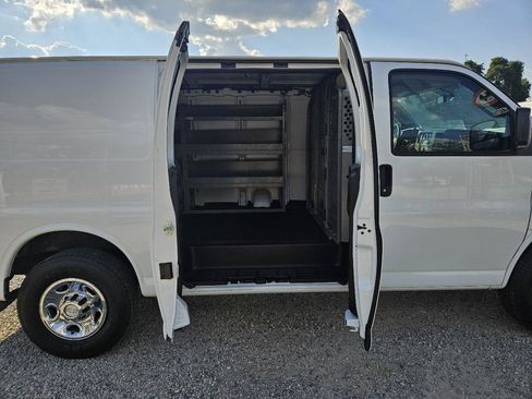 Used 2018 Chevrolet Express 2500 w/ Driver Convenience Package RWD image 19