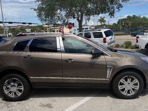 Used 2014 Cadillac SRX Luxury w/ Driver Awareness Package FWD image 4