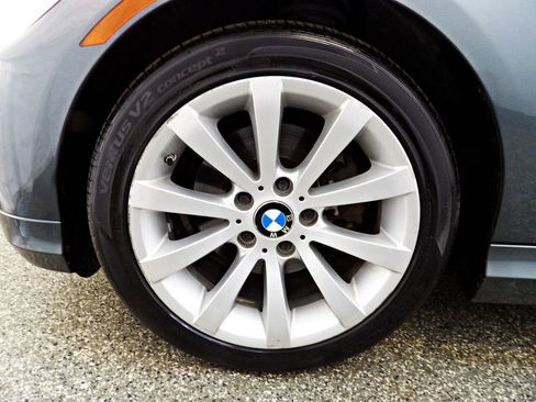 Used 2010 BMW 328i xDrive Sedan AWD/4WD image 17