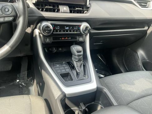 Used 2025 Toyota RAV4 XLE AWD/4WD image 12