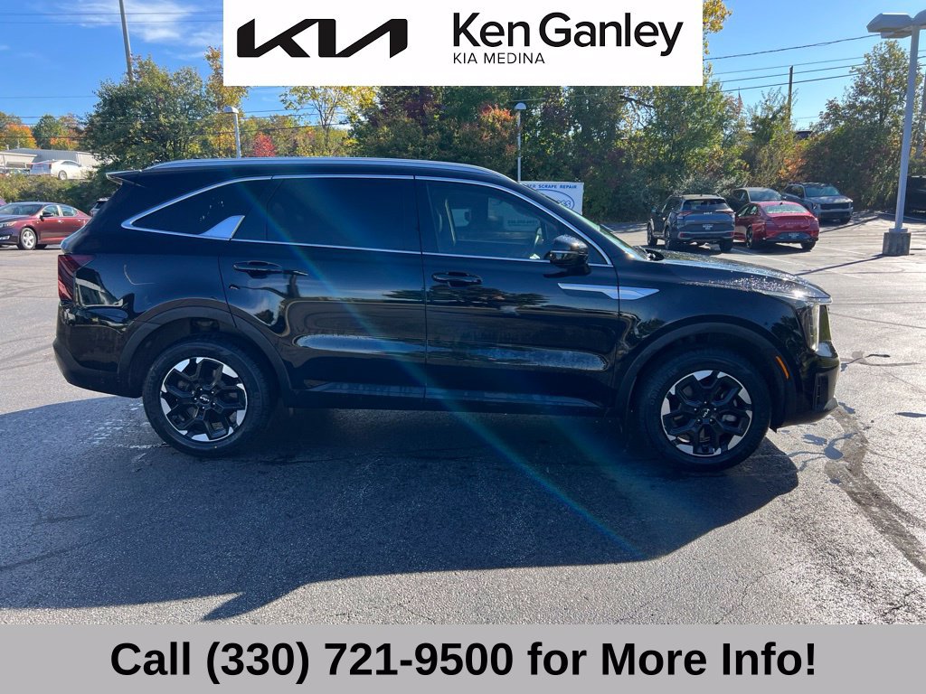 Certified 2024 Kia Sorento S w/ Panoramic Sunroof Package AWD/4WD image 8