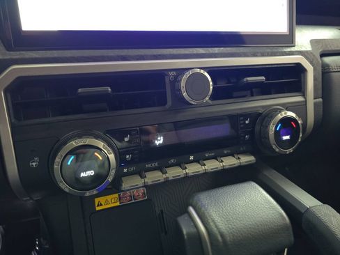 Used 2024 Toyota Tacoma Limited AWD/4WD image 24