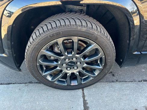 Used 2023 GMC Acadia Denali image 13