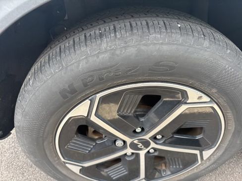 Used 2023 Kia Niro EX image 8