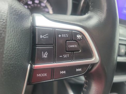 Used 2024 Toyota Highlander XLE FWD image 24