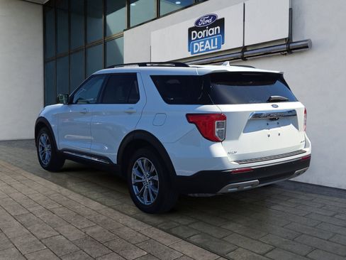 Used 2022 Ford Explorer XLT w/ Equipment Group 202A AWD/4WD image 5