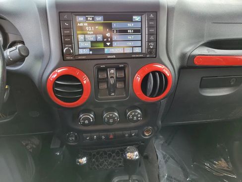 Used 2016 Jeep Wrangler Unlimited Rubicon w/ Dual Top Group AWD/4WD image 8
