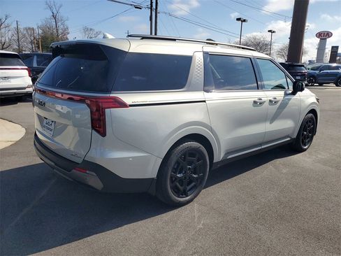 New 2026 Kia Carnival SX image 4