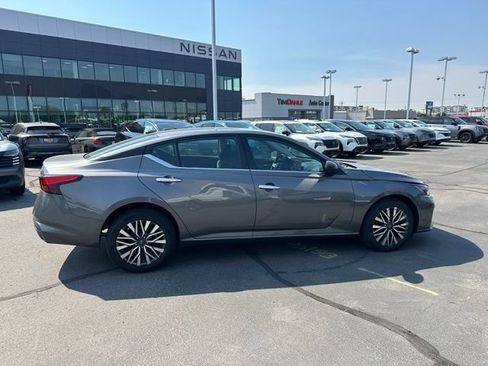 Used 2024 Nissan Altima 2.5 SV AWD/4WD image 13
