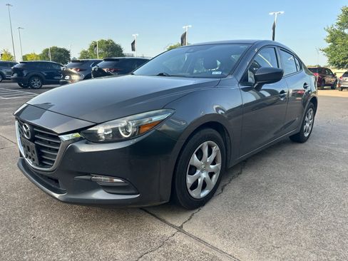 Used 2018 MAZDA MAZDA3 Sport FWD image 2