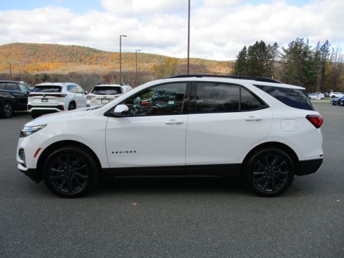 Certified 2022 Chevrolet Equinox RS w/ Infotainment Package image 8