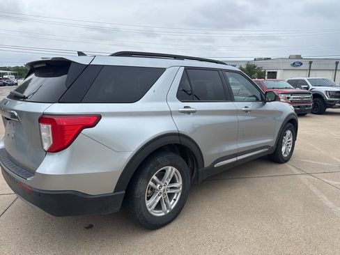 Used 2024 Ford Explorer XLT w/ Equipment Group 202A RWD image 5