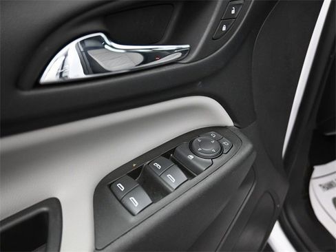 Used 2018 Chevrolet Equinox LS image 14