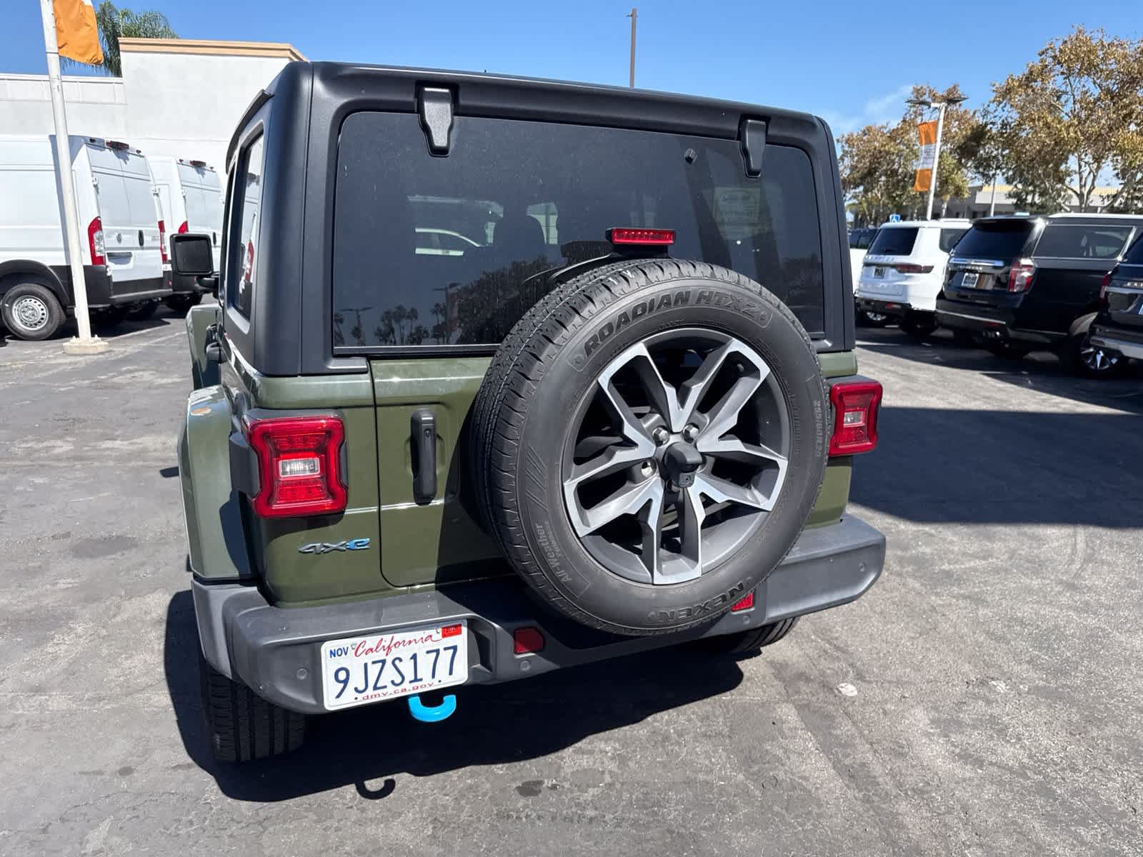 Used 2024 Jeep Wrangler Unlimited w/ Convenience Group AWD/4WD image 17