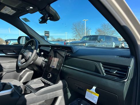 New 2026 GMC Terrain Elevation w/ Technology Package II AWD/4WD image 36