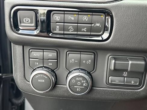 New 2026 GMC Yukon Denali w/ Advanced Technology Package AWD/4WD image 31