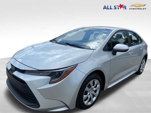 Used 2025 Toyota Corolla LE FWD image 1