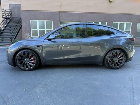 Used 2022 Tesla Model Y Performance image 8