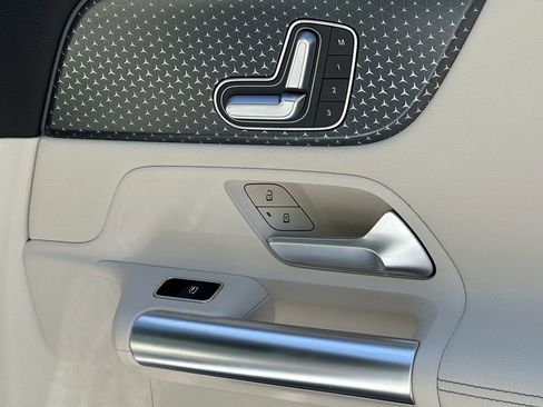 Certified 2025 Mercedes-Benz GLA 250 image 17