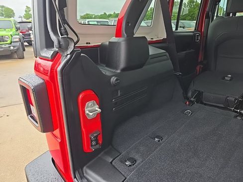 Used 2024 Jeep Wrangler Unlimited Sport AWD/4WD image 91