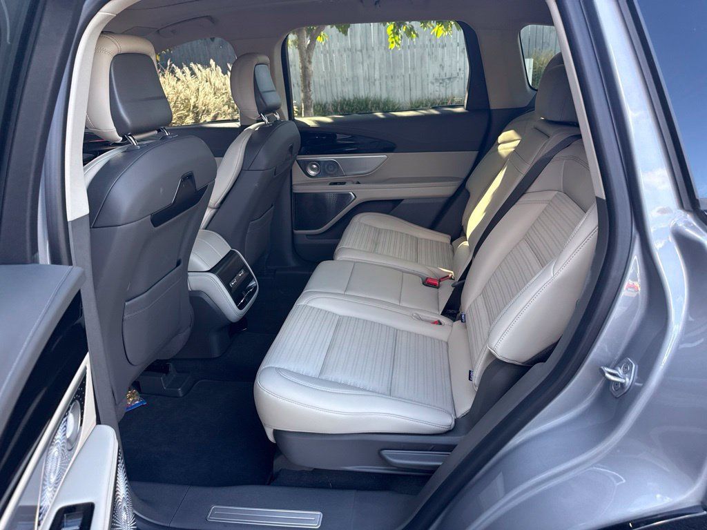 Used 2025 Lincoln Nautilus Reserve AWD/4WD image 20