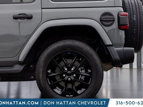 Used 2023 Jeep Wrangler Unlimited Sahara w/ Cold Weather Group AWD/4WD image 32