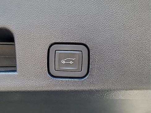 Used 2025 Chevrolet Traverse LT w/ Driver Confidence Package FWD image 27