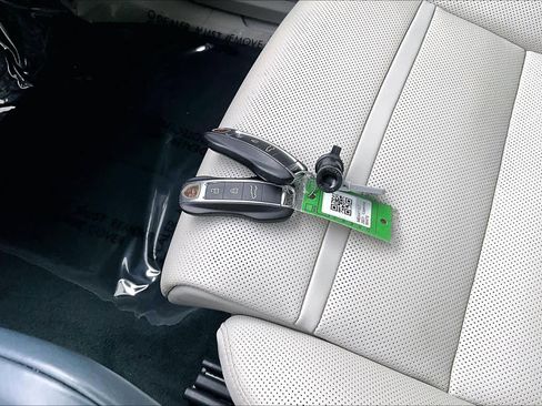 Used 2021 Porsche Cayenne Coupe image 13