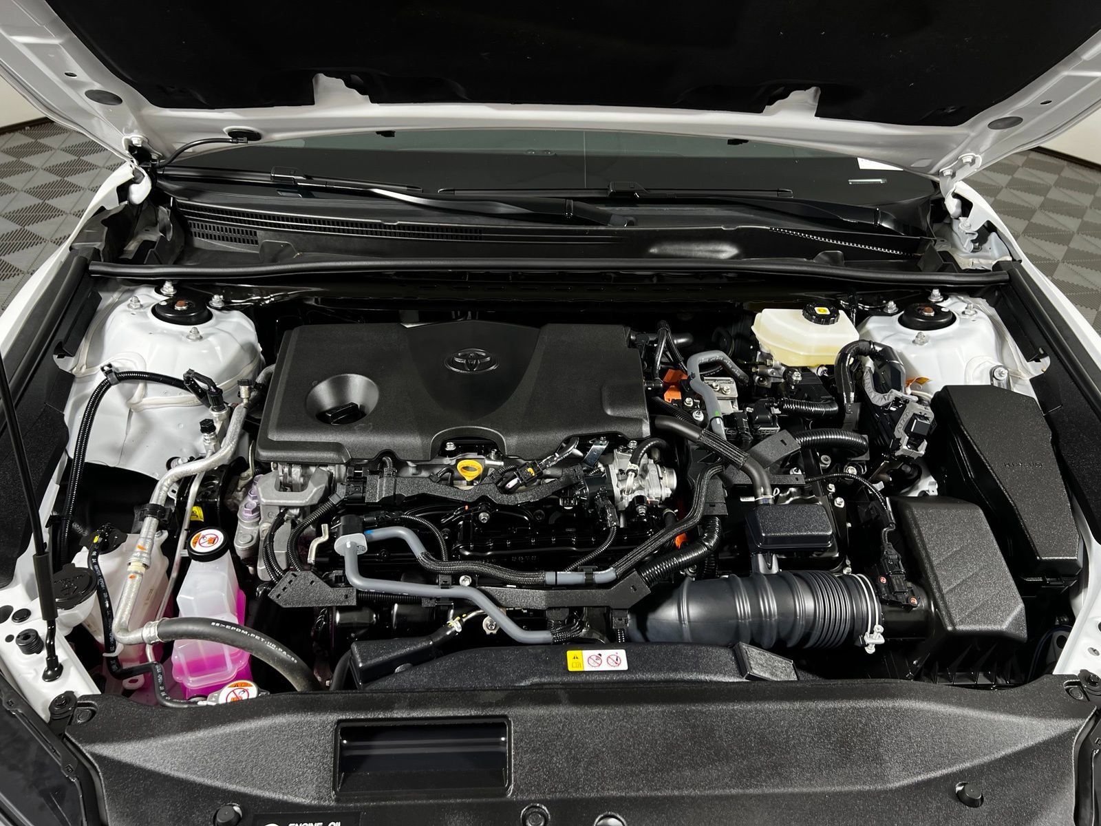 Used 2025 Toyota Camry LE FWD image 9