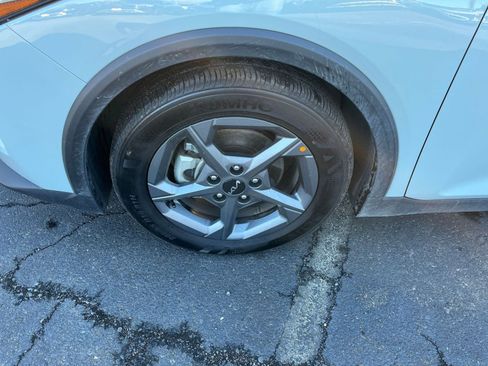 Used 2025 Kia K4 LXS image 29