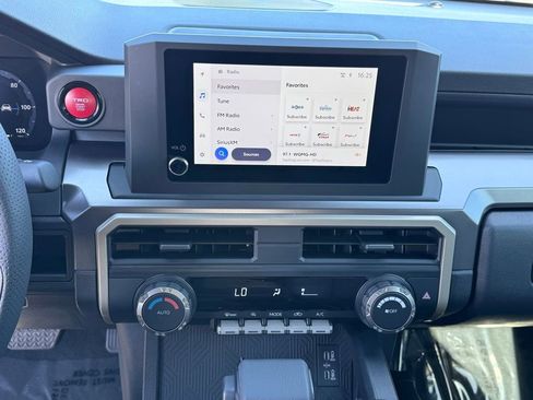 Used 2025 Toyota Tacoma TRD Off-Road image 7