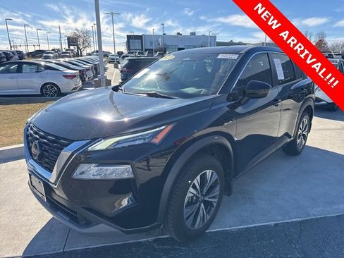 Used 2022 Nissan Rogue SV image 1
