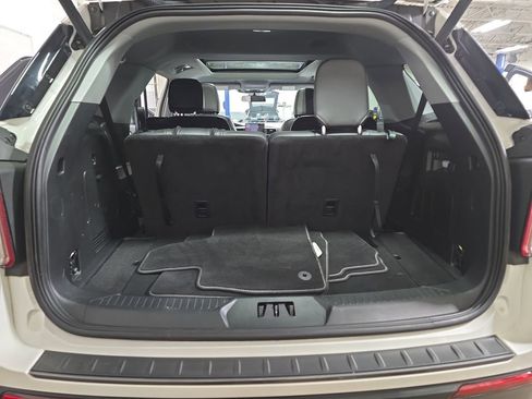 Used 2023 Ford Explorer XLT w/ Equipment Group 202A AWD/4WD image 15